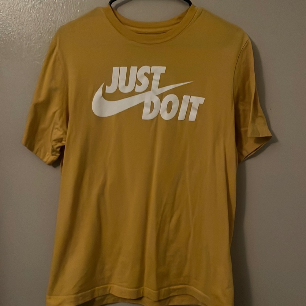 Men’s yellow Nike shirt